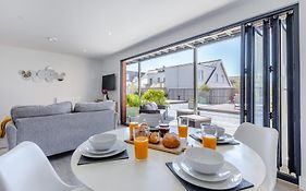 1 Challacombe - Luxury Apartment At Byron Woolacombe, Only 4 Minute Walk To Woolacombe Beach!